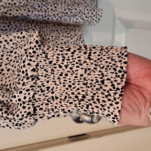 Off the shoulder Dalmation print Blouse - Picture 2 of 5